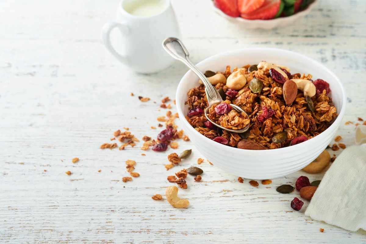 CooperAerobics's tweet image. Prep the perfect #snack. Try a batch of sweet &amp;amp; salty Crunchy Cranberry Almond #Granola this #maplesyrupday! Simple to make &amp;amp; store, ideal for topping  morning oatmeal or yogurt + as a sprinkle on low fat ice cream. #Recipe: bit.ly/CranAlmondGran…. #healthy #cooperclinic #yum