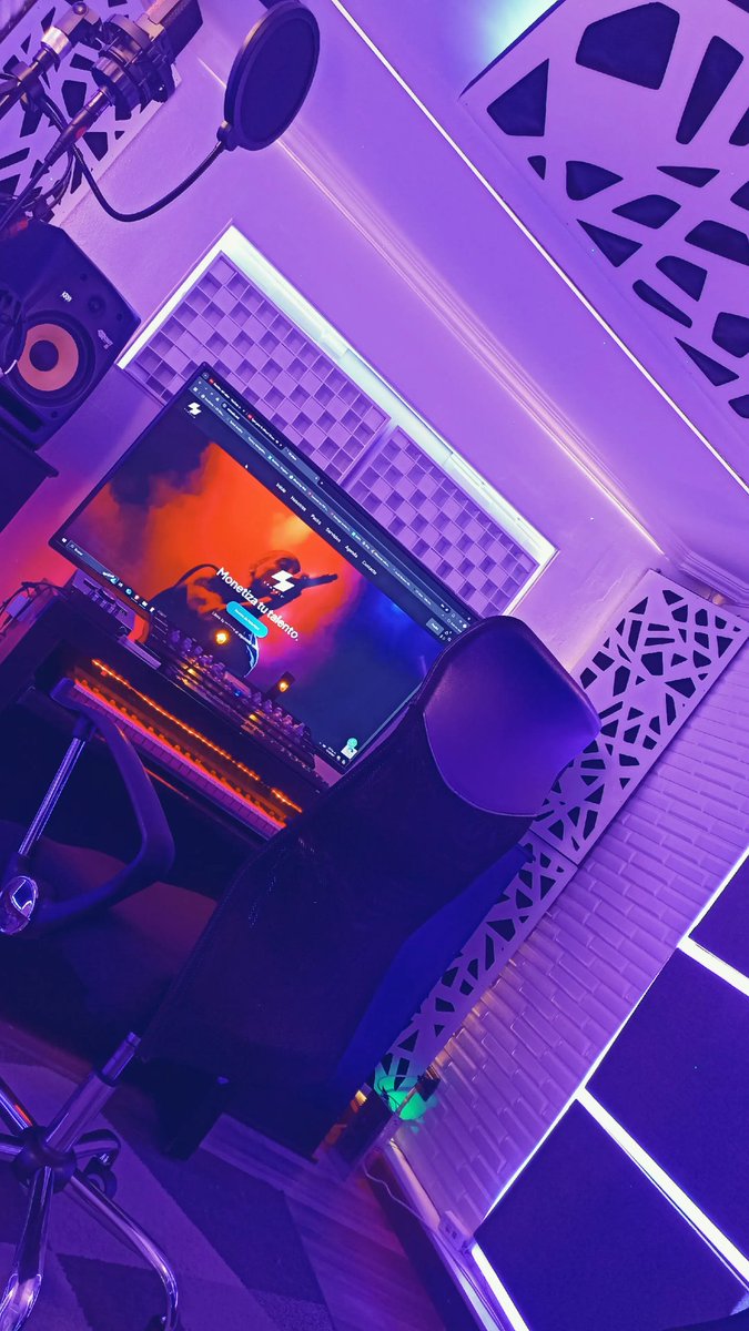 Giles_VE's tweet photo. Lo que se viene 🔥🙏🏻 #crmusic #misterymusic #gilesve #musica #reggaeton #urbano #viral https://t.co/dgvvjWZajI