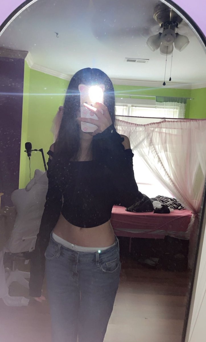daedrabeing's tweet photo. hii looking for moots :3
♡ 21 — she/her 
✧ 152cm
♡ wasian
✧ infp
♡ i play val, league, fortnite, ow
     ♡/↻ to be moots!!
#promotwt #anitwt #valtwt #loltwt #asian https://t.co/Kz0mESdAKi