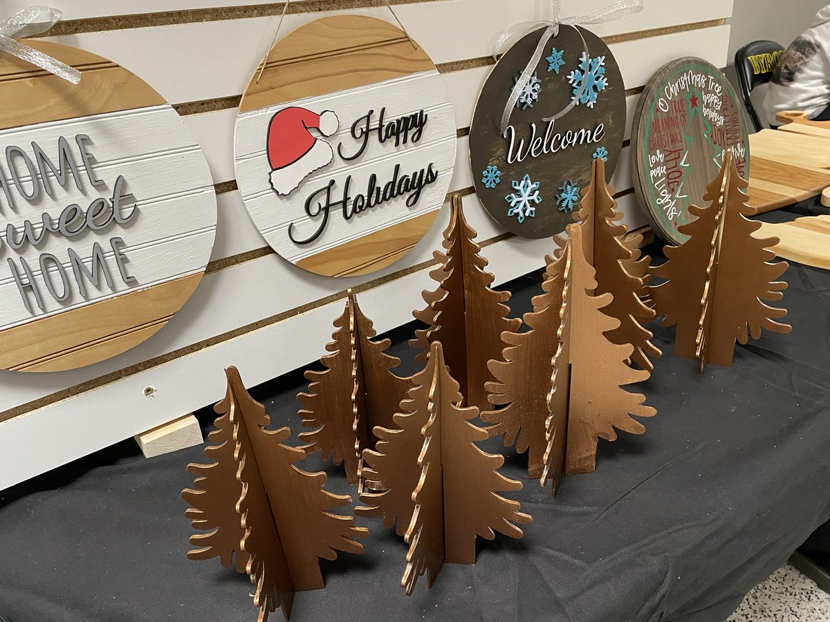 DonlinSTEM's tweet image. Fun times at our first @BMSDesignStudio Holiday Market Pop Up before the @ByronMSBears band concert! Thank you to everyone who bought products! More to come on January 8th at our BMS Showcase Night!