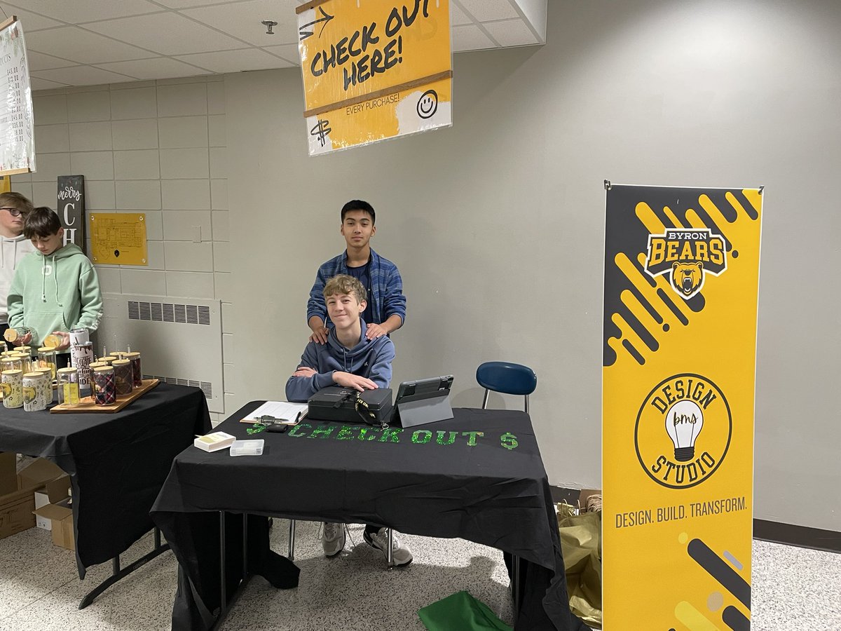 DonlinSTEM's tweet image. Fun times at our first @BMSDesignStudio Holiday Market Pop Up before the @ByronMSBears band concert! Thank you to everyone who bought products! More to come on January 8th at our BMS Showcase Night!