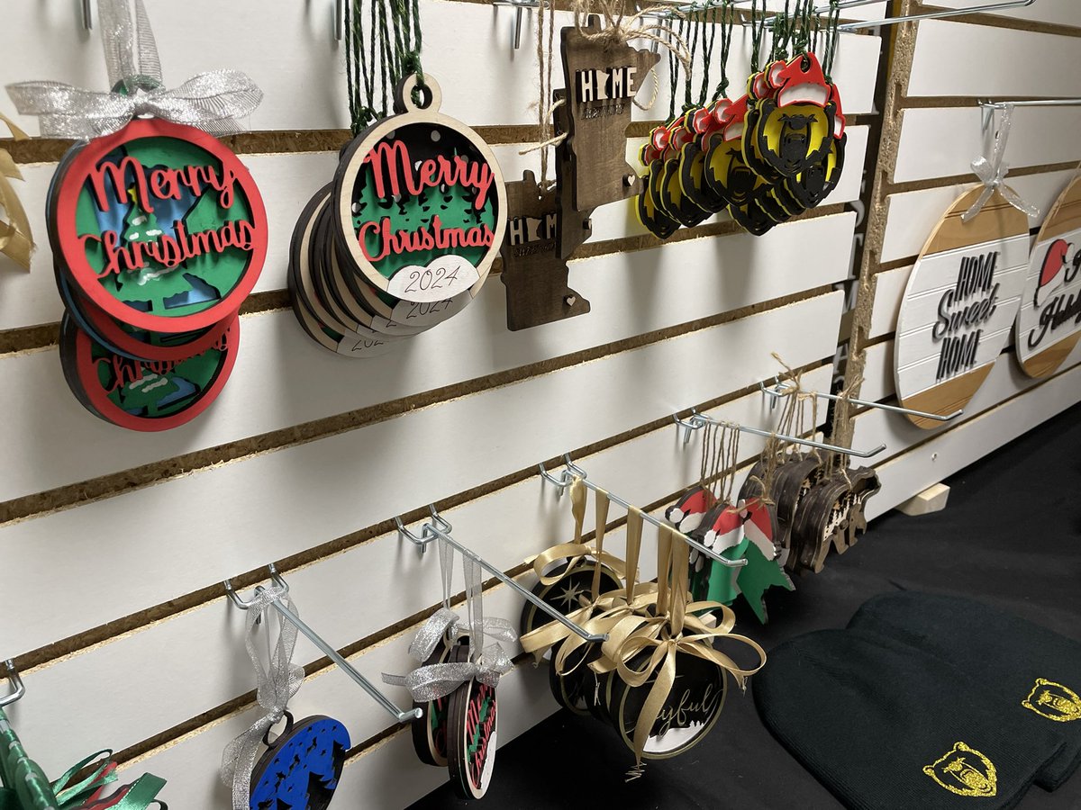 DonlinSTEM's tweet image. Fun times at our first @BMSDesignStudio Holiday Market Pop Up before the @ByronMSBears band concert! Thank you to everyone who bought products! More to come on January 8th at our BMS Showcase Night!