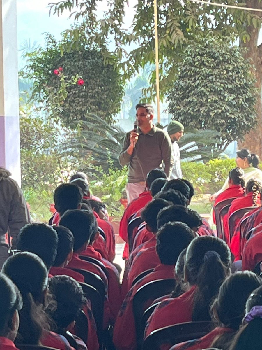 #मानसिक_स्वास्थ्य 
Another session with students of board classes, discussed the strategies to obercome the stress due to board examination. 
#StoryTelling #Speaker #MentalWellbeing #Stress #LikeSkills #Career <a href="/RenuSogan/">Renu Sogan</a> <a href="/triptidaudsar/">Tripti Singh 🇮🇳</a> <a href="/ZC_zenith/">Zenith Chaudhary</a> <a href="/EduMinOfIndia/">Ministry of Education</a> <a href="/UNESCO/">UNESCO 🏛️ #Education #Sciences #Culture 🇺🇳</a>