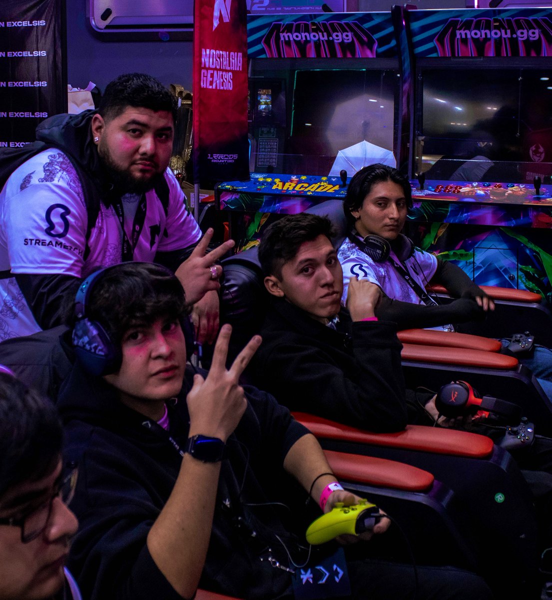 Honestamente puedo decir que tengo a los mejores equipos que hay, estoy demasiado agradecido con mis dos equipos por las cosas que hicieron, algunos solamente ven la forma en la que un equipo juega, y eso es lo que les interesa, pero, tuve la oportunidad de conocer a estas