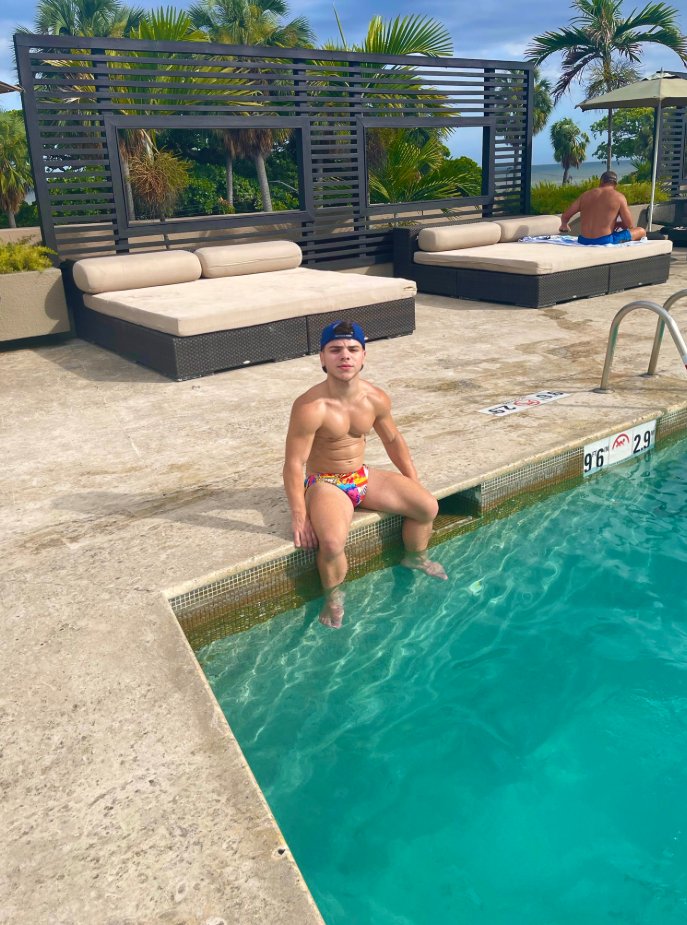 say 'yes' if you would join me in the pool (3'11 guy btw)