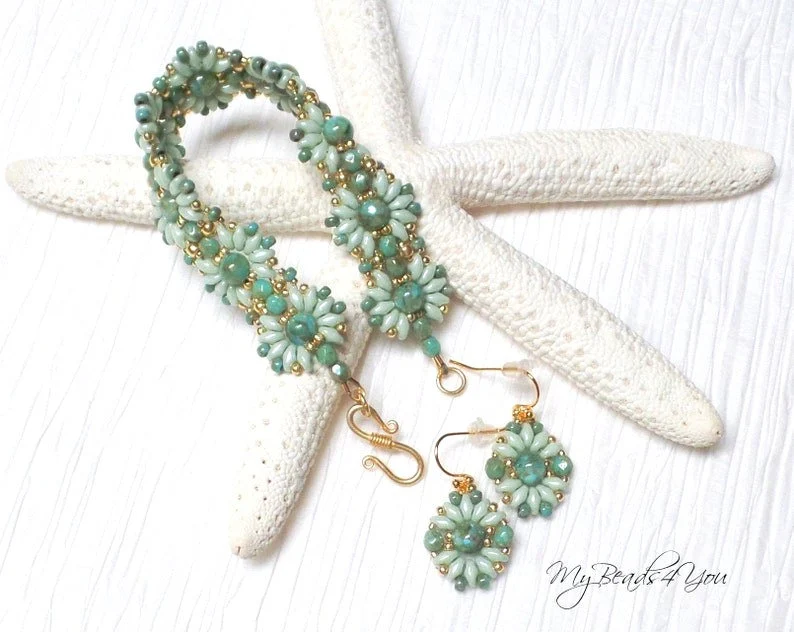 MyBeads4You_'s tweet photo. Gift ready to ship🎁
https://t.co/ePYIKcGHpT
OR
Make it yourself with a beading tutorial ❣️
https://t.co/yOHE757FHh
#giftforher #diy #jewelry #seedbeadjewelry #handmade #diygift #etsy #etsyshop #Etsyfinds #beading #crafts #underthetree #giftforme #MyBeads4You🥰 #CraftBizParty https://t.co/7a5j1zX4x4