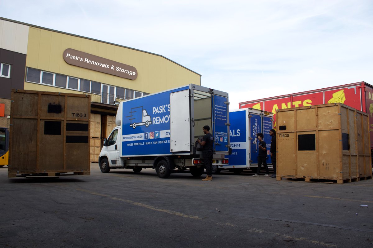 🏠 Need Space To Store Your Stuff? 
We’ve got you covered!  
Whether it’s furniture, office supplies, or those oversized seasonal items, our large storage facility has plenty of room to spare.
No need to squeeze anything else into the loft or the shed.
Let us store your stuff.