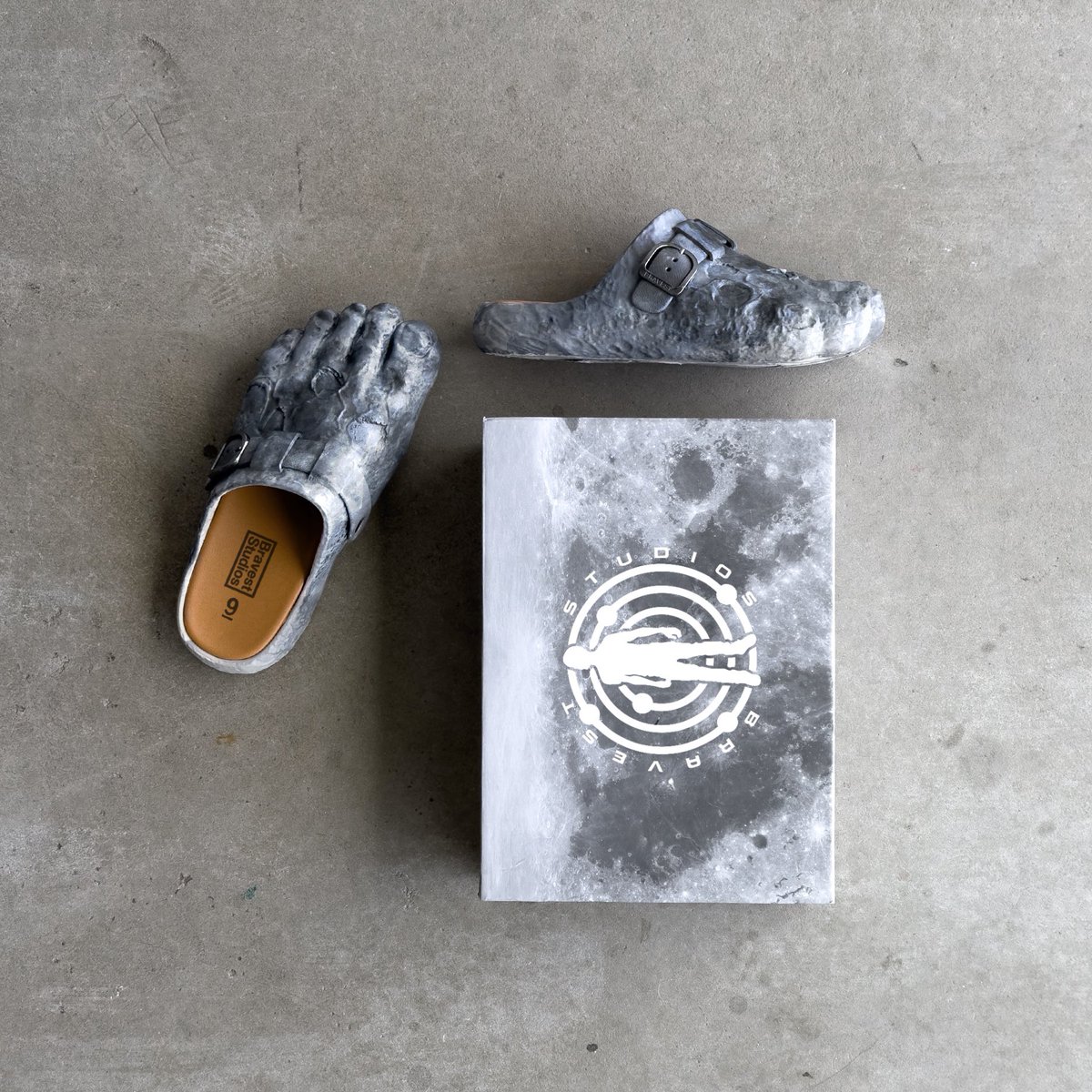 x @KIDCUDI … who needs a pair? 👇

12/27/2024 🌘 $110 - 2PM EST / 11AM PST

Drop alerts 🔔👇

Drops.braveststudios.com