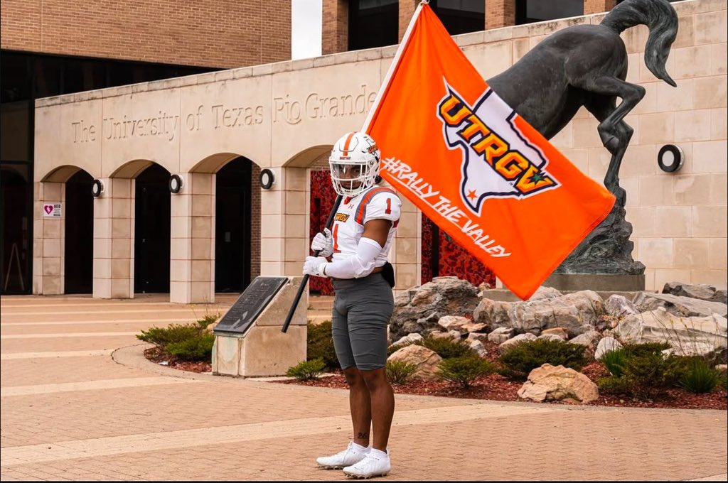 #AGTG
After a Great In-School Visit, and conversation with <a href="/CoachJeffBowen/">Jeff Bowen</a> I’m blessed to receive a Division 1 Offer to <a href="/UTRGVFootball/">UTRGV Football</a> . #RallyTheValley #WinToday <a href="/CoachTBush/">Travis Bush</a> <a href="/CoachRegalado/">Marco Regalado</a> <a href="/Coach_Barela/">Mike Barela</a> 

<a href="/whsrooathletics/">Weatherford Athletics</a> <a href="/WHSrooHOOPS/">Weatherford High Boy’s Basketball</a> <a href="/WHSRooNation/">WHSRooFootball</a> <a href="/CoachNPurvis/">Nathan Purvis</a> <a href="/A_Sims_Roos/">Aubrey Sims</a>
