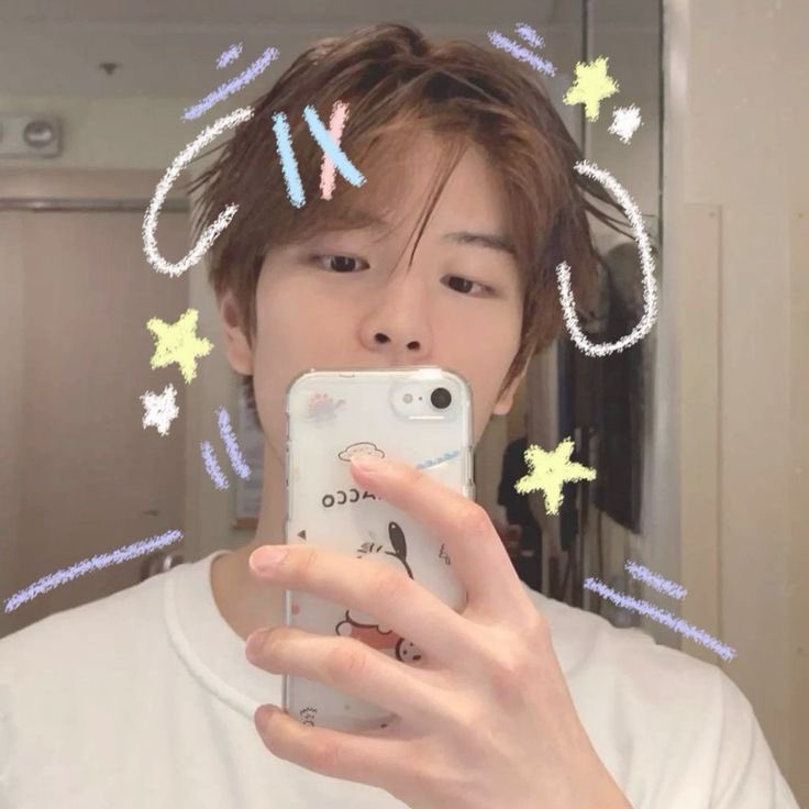 mong mong. evening from your puppy prince !! i hope you all had an amazing day~~ ✨