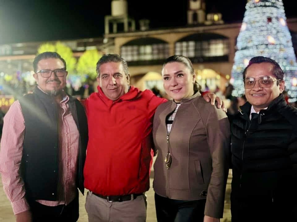 SoyPavelGaspar's tweet image. 🎄✨ En el encendido del árbol navideño en #Ahuazotepec junto al presidente Alfredo Ramírez. Gracias a Lázaro Hernández por representarme. 🌟🎅 

#EspírituNavideño #Puebla