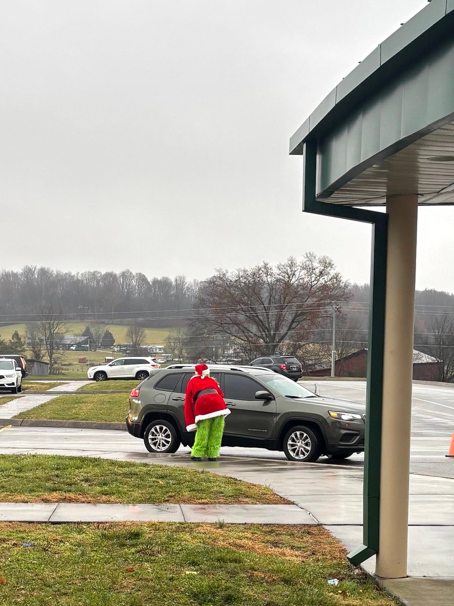 Stink. Stank. Stunk. Merry Grinchmas Eagles!!! 🎄