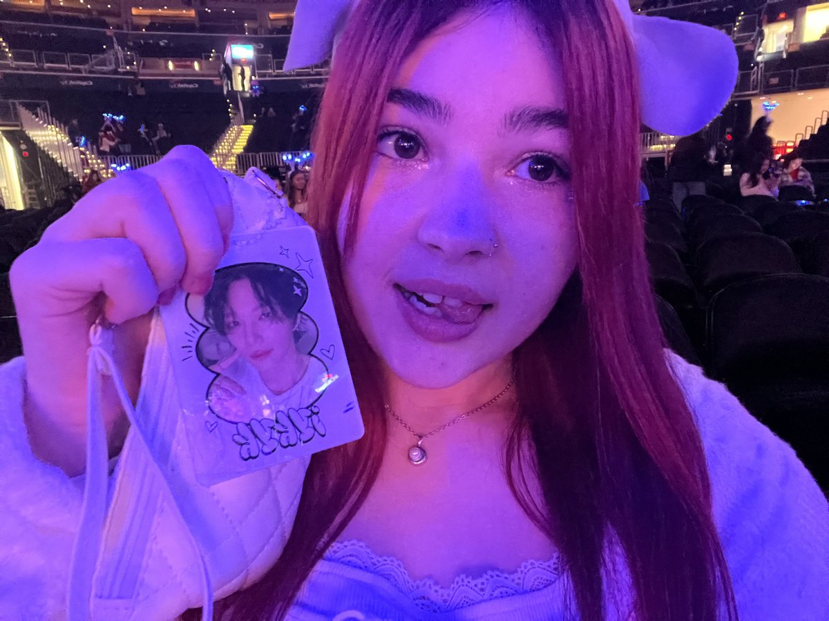 mashivrs's tweet photo. #Hot995JINGLEBALL let’s go !!!!! https://t.co/PuXeJ6flhP