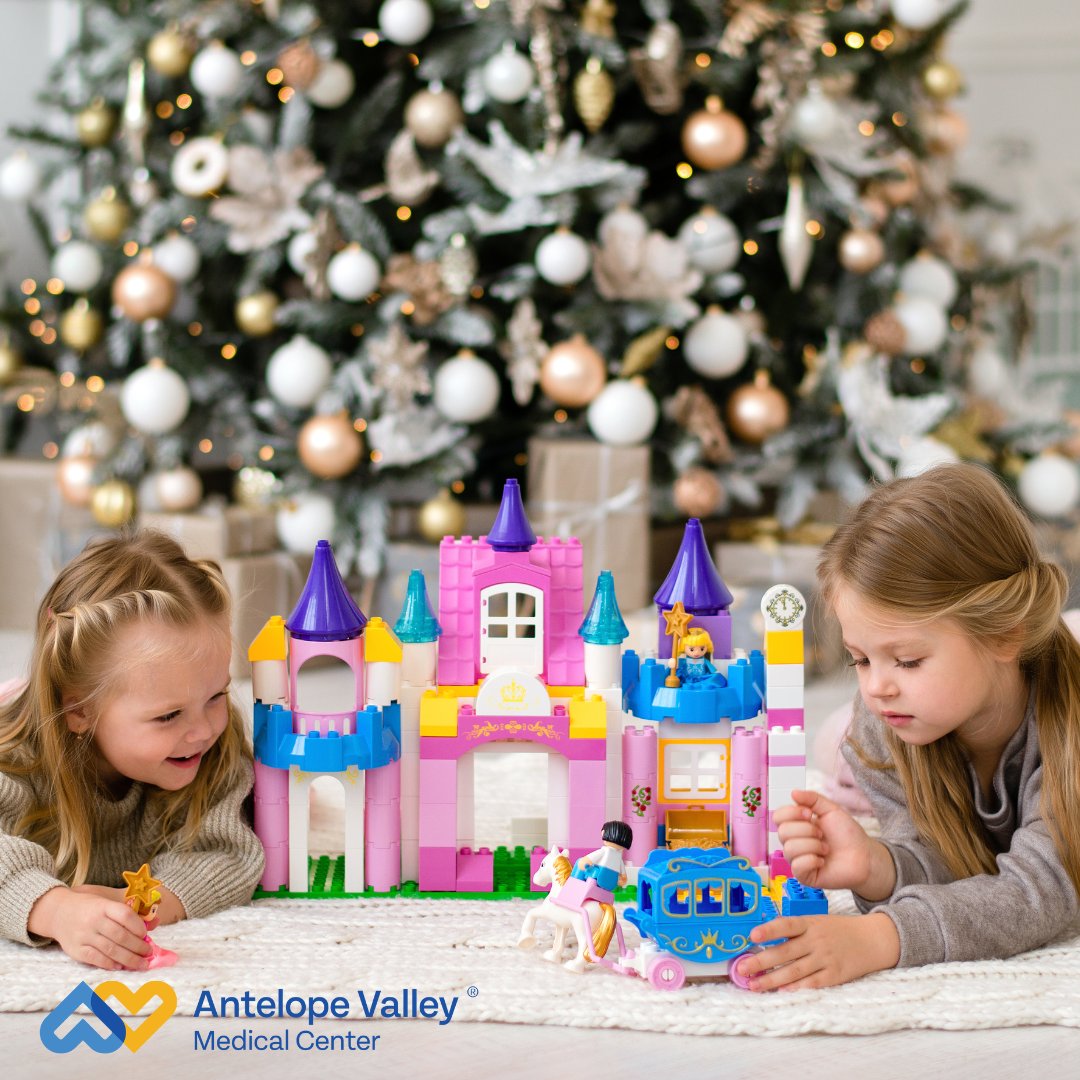 avmedicalcenter's tweet image. This #ToySafetyAwarenessMonth, keep your little ones safe with these tips:
✔️ Avoid counterfeit toys
✔️ Follow age labels for #safeplay
✔️ Keep non-toy hazards away from kids
✔️ Check recalls at: recalls.gov
For more safety tips: playsafe.org 
#AVMC