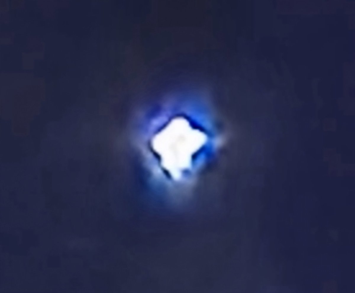 ECT0PLASM4's tweet photo. DROVNI EN BARCELONA 
17/12/2024
#BARCELONA #DRONE #UFO #drones #dronesightings #drone #DroneVideo #UAPs #UAPTwitter #UAPx #UFOTwitter #Ufox #OVNI #DROVNI https://t.co/uNdyIacK50