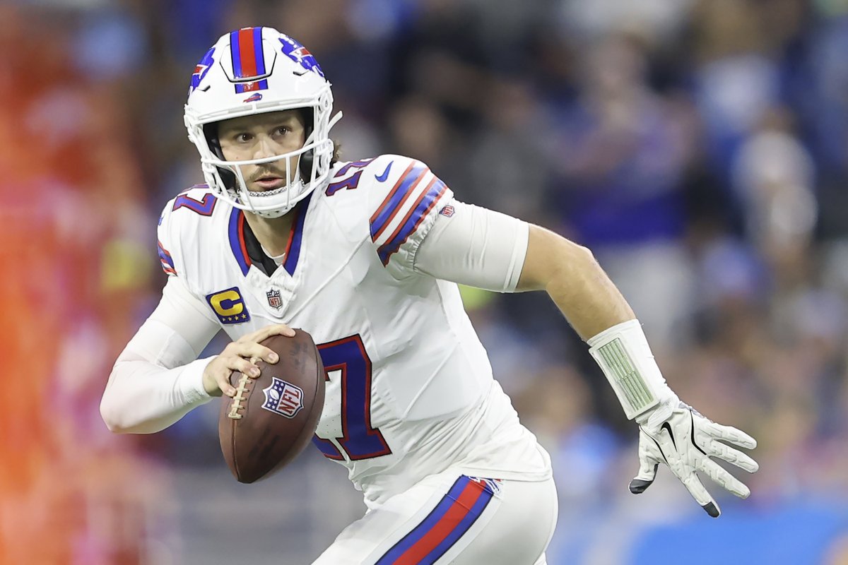 nflmx's tweet photo. Otra semana, otro récord 🔥😱

Josh Allen se convirtió en el primer jugador en la historia de la NFL en anotar 35 TD's combinados (aéreos y terrestres) por 4 temporadas consecutivas 🏈🔝👏

#NFLMX | #BillsMafia https://t.co/r9SvVfxDAE
