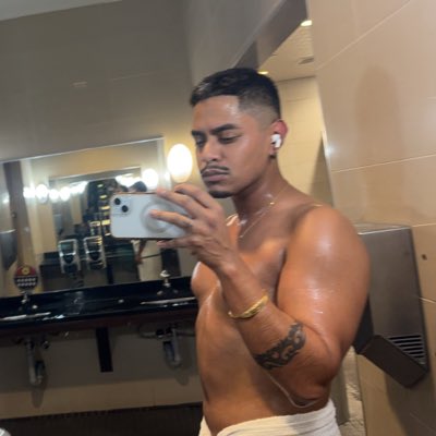 #NewProfilePic make me viral guys 😜
