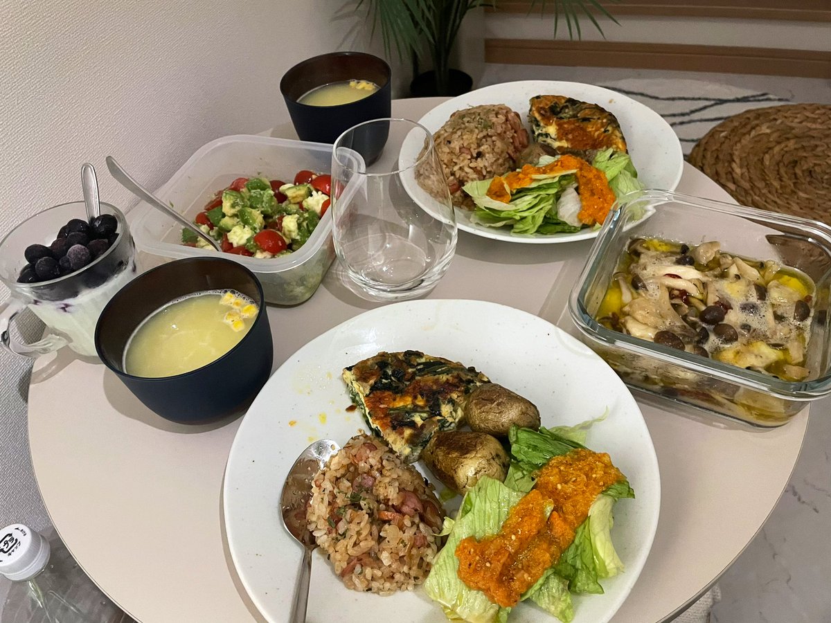 k_anncebu's tweet photo. 料理しだして1年半、料理が趣味だと最近気づいた。画像も自分用で撮ってたもの。20歳から健康のために食事を意識しだして農林水産省の栄養素系を読むくらいまでになってた。意識してることはカラフルな野菜にして毎回食事を変えて食べたいものを食べる。体の不調がなくなってメンタル安定したサイコウ https://t.co/3OokWZIRJE