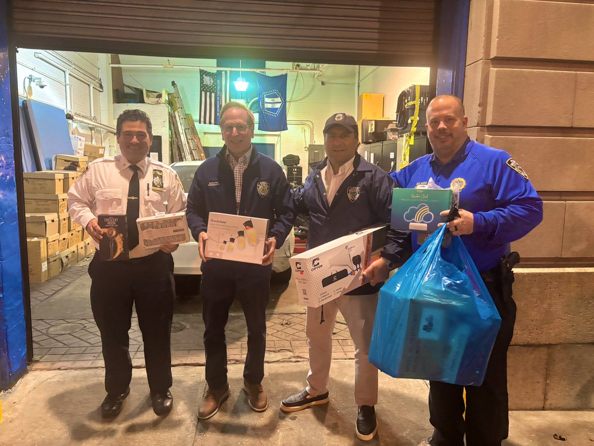 NYPD 70th Precinct (@nypd70pct) on Twitter photo Thank you, Bob Moskovitz <a href="/FlatbushShomrim/">Flatbush Shomrim Safety Patrol</a>, for your generous donation of toys to Toys for Tots this holiday season. We appreciate the support and the hard work that you and your team put in every day.
#SeasonGreetings
#happyholidays2024 Thank you, Bob Moskovitz <a href="/FlatbushShomrim/">Flatbush Shomrim Safety Patrol</a>, for your generous donation of toys to Toys for Tots this holiday season. We appreciate the support and the hard work that you and your team put in every day.
#SeasonGreetings
#happyholidays2024