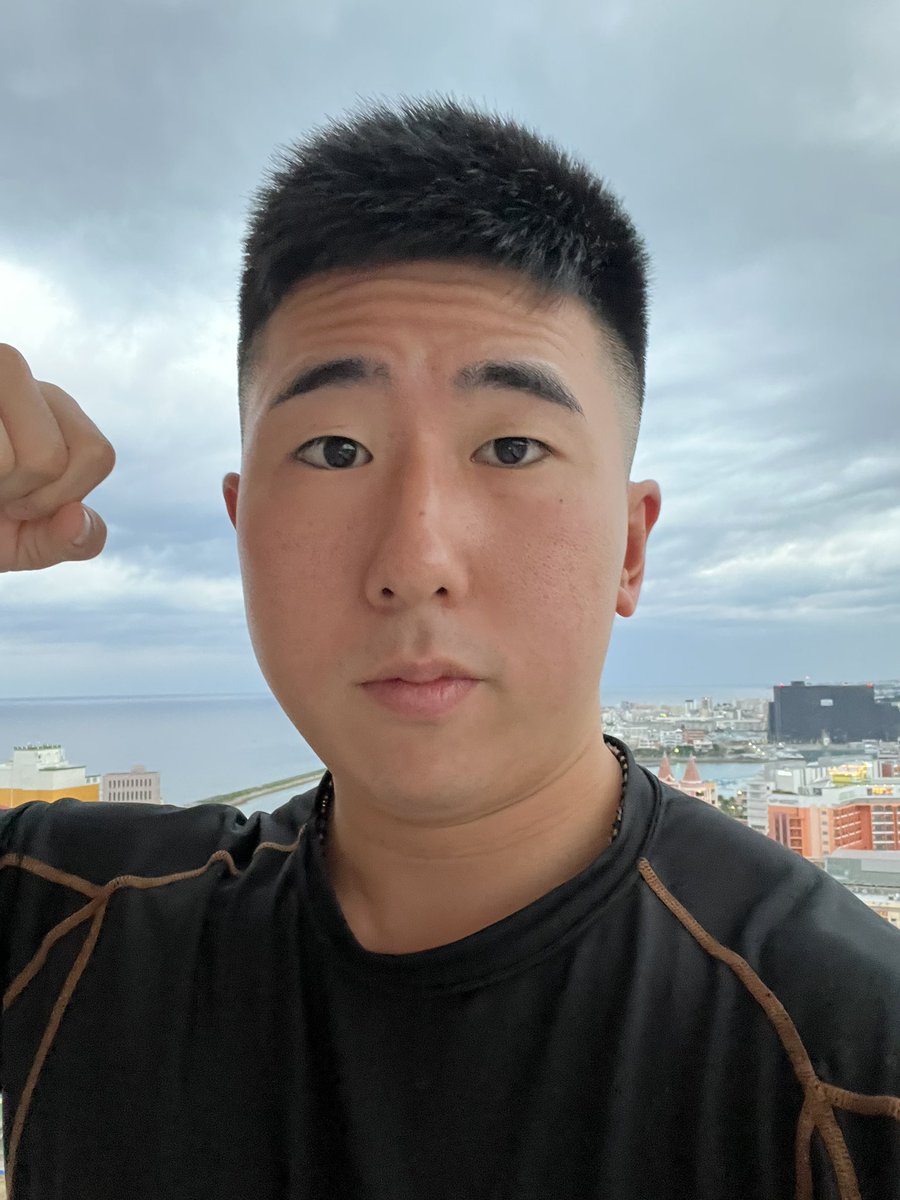 おはようございます☁️
リフレッシュします🔥
本日も一日頑張っていきましょう💪
#友昭最強
#友昭爆笑
#継続
#気合い
#毎日投稿
#ドクターストレッチ
#南大沢店
#647日目
#筋トレ
#ゴリゴリのスキンフェード
#d1wgp4