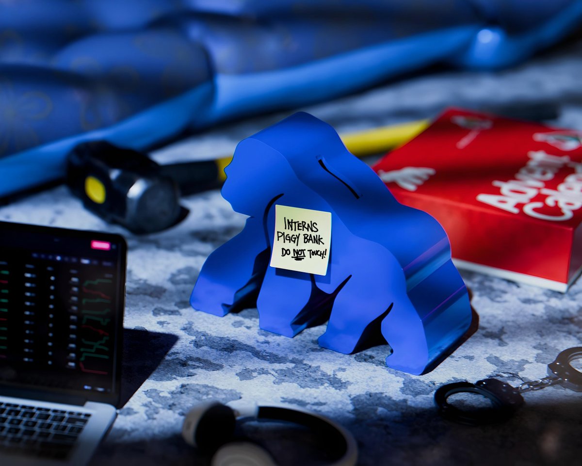 apecoin's tweet photo. So I'm sitting here in my room looking at NFTs on ApeChain, when some people from the Banana Bill suddenly dropped off this cute little piggy bank at the door.

it says "DO NOT TOUCH",  but it has my name on it and sounds like something is inside... https://t.co/xF4yZpaWxv