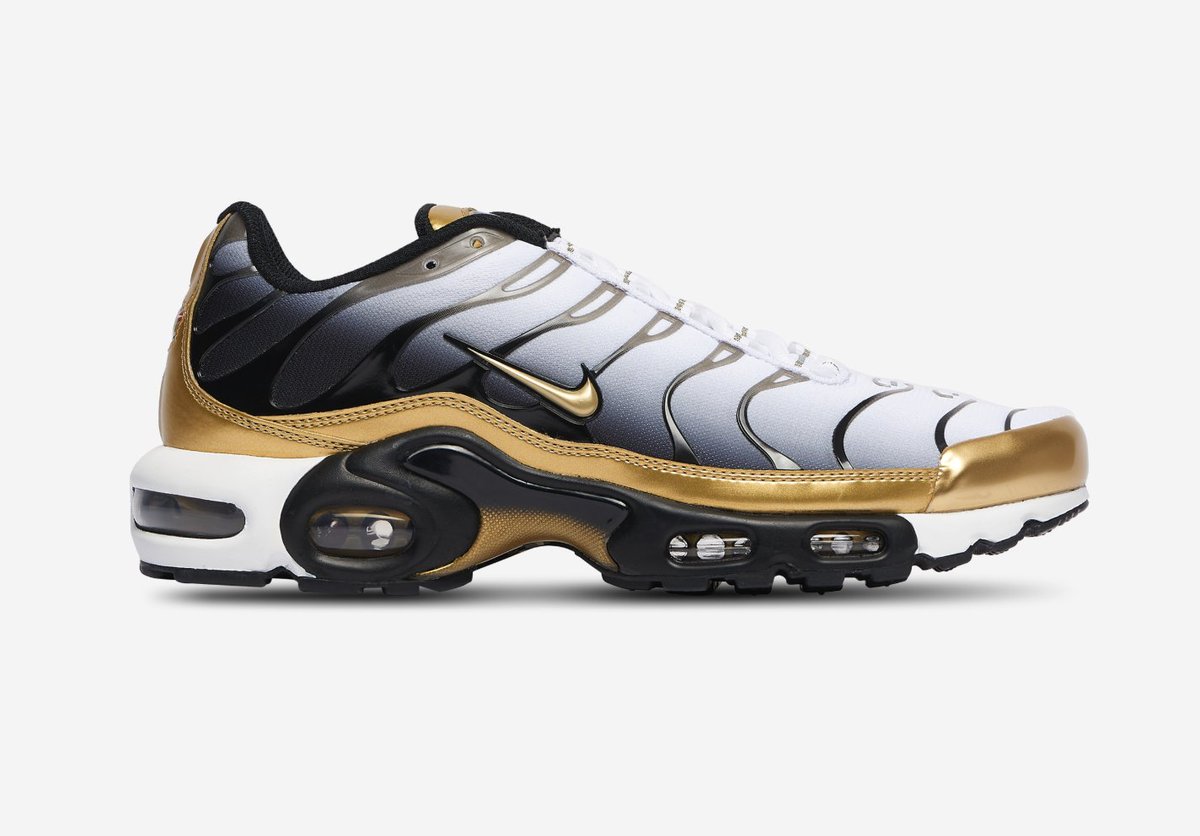 SOLELINKS's tweet photo. Ad: Foot Locker x Nike Air Max Plus ‘50th Anniversary’ on sale for $152 + FREE shipping, use code GIFT20 => https://t.co/adajgWCEup https://t.co/AutXJqdJAl