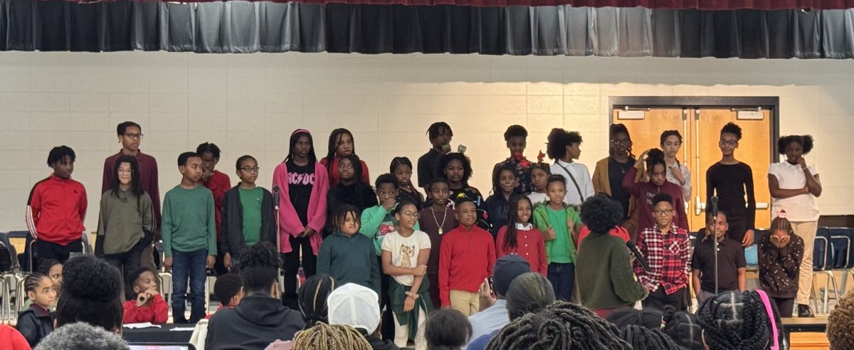 StonewallTell's tweet photo. Thank you to everyone who joined us for the @StonewallTell PTA Meeting & Holiday Program tonight! Your support and participation made the evening truly special. 🎉✨ #STESCommunity #HolidaySpirit @NPorter17 @aplatimore @MusicLottk @FultonCoSchools https://t.co/JyL8cNqW6m