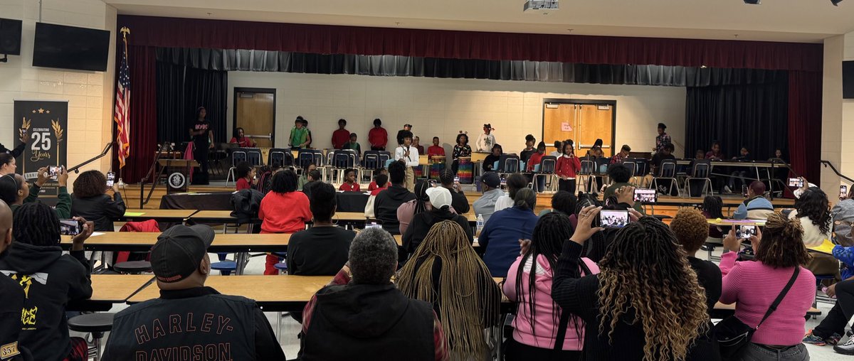StonewallTell's tweet photo. Thank you to everyone who joined us for the @StonewallTell PTA Meeting & Holiday Program tonight! Your support and participation made the evening truly special. 🎉✨ #STESCommunity #HolidaySpirit @NPorter17 @aplatimore @MusicLottk @FultonCoSchools https://t.co/JyL8cNqW6m