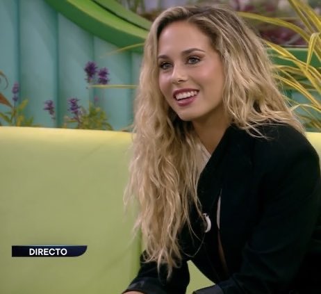 greta__3's tweet photo. GRACIAS a Violeta por estos meses con sus días y sus noches comentando por aquí. Por las risas, todos los momentos en los que hemos llorado con ella, todas las veces que hemos querido darle un abrazo, las veces que nos ha emocionado, eres LUZ y nos ha llegado al 💜#GHSemiFinal https://t.co/aALCtuZPPU