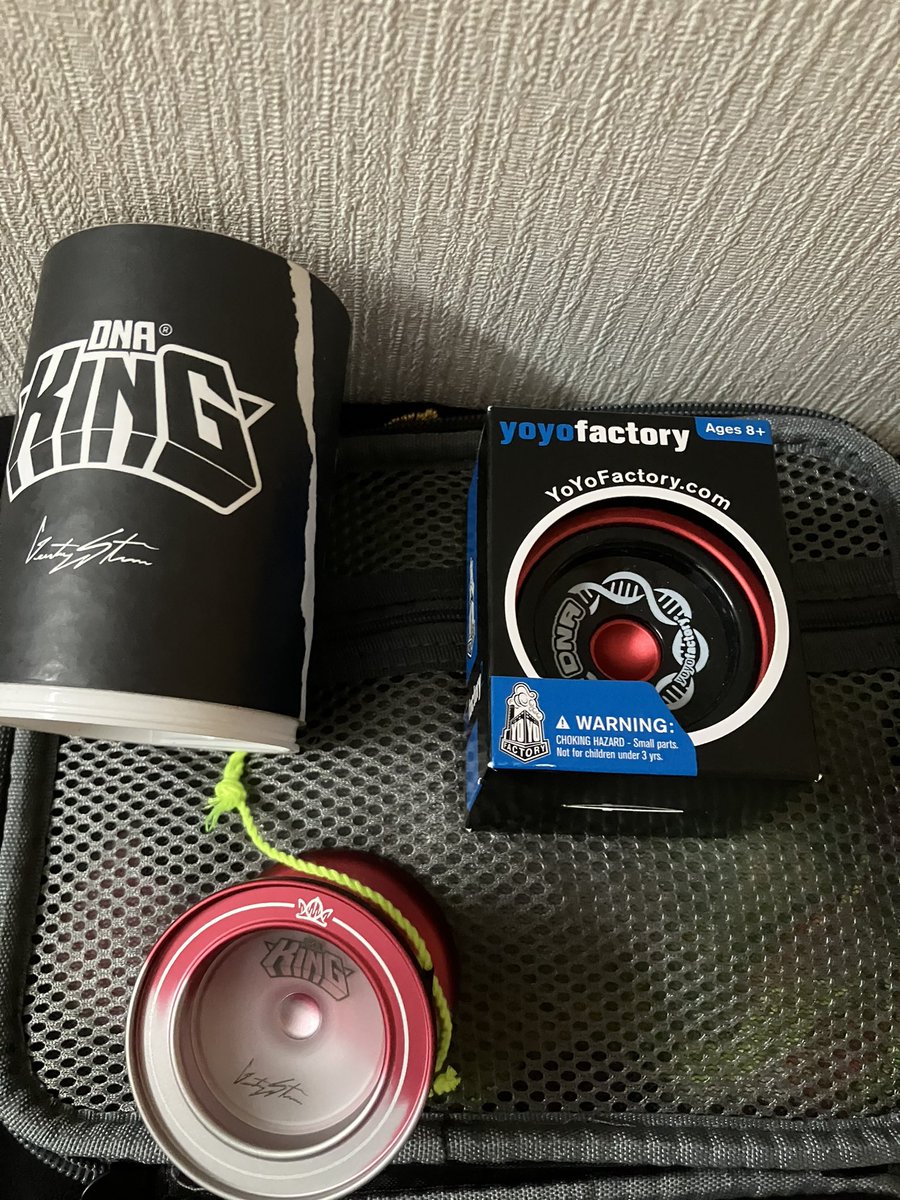 koukichandesu's tweet image. 一昨日に遂に！やはり同タイミングでシャッタープロジェクトが全種揃いました✨️
本日はTiとキングとDNAを振ります。
過去のシャッターTi2種と比べても楽しいかもしれない✨️
スピンギアからも色々届いたのでそちらも楽しもう。今から保育園✨️
#ヨーヨー
#gentrystein
#yoyofactory
#シャッター系