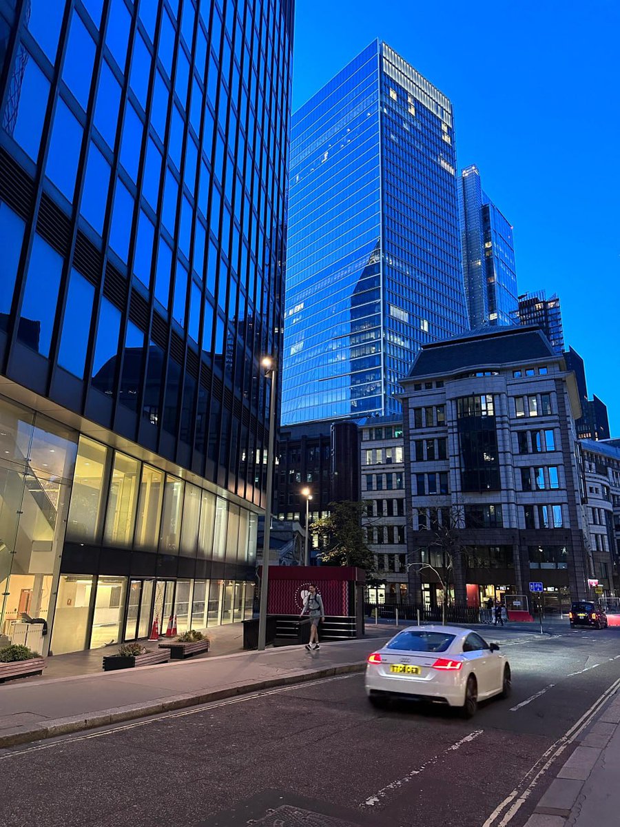 CeCeFrey8's tweet photo. A red double-decker bus passing by iconic skyscrapers at dusk. https://t.co/YwQzlK7jYD