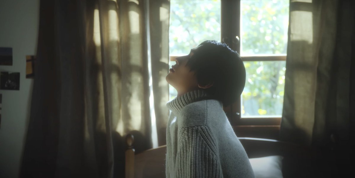 BELIFTLAB shared in an exclusive report with JTBC News that Sunoo played a role in the creative direction. He paid attention to every detail from the structure, format, setting, and overall atmosphere. He had influence over both conceptual and visual aspects of the cover.