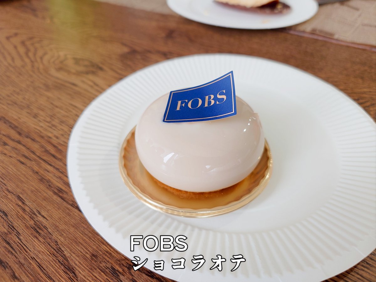cakesukisin's tweet image. FOBSのショコラオテ
シュトロイゼルの土台にアールグレイのクリームやチョコレート、いちじく入りな生地。繊細な味。白くて艶々なシンプル形状。

#FOBS
#田原町
#ショコラオテ