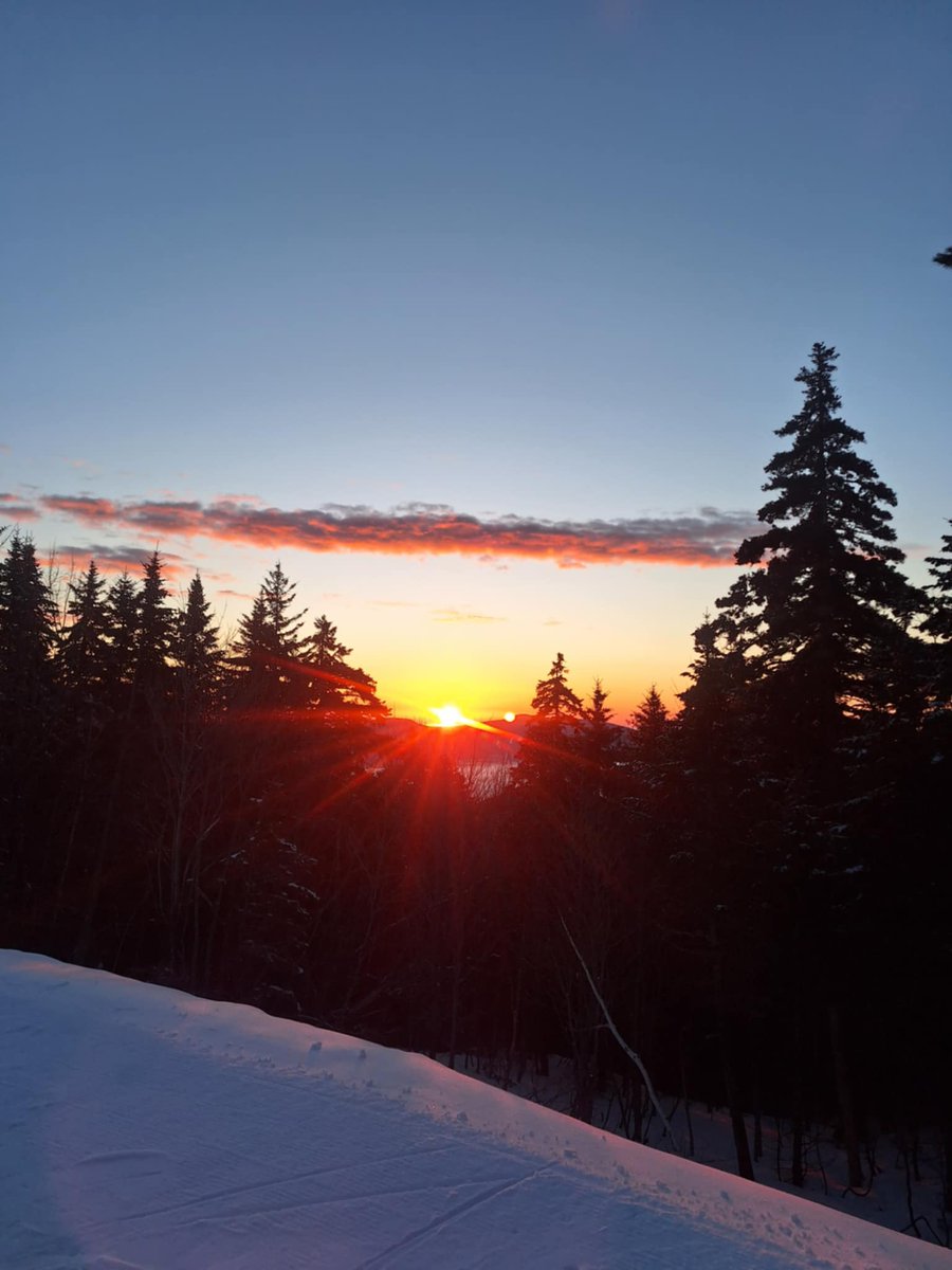 🚨 Terrain Alert🚨 

The Mountaineer will open for the season on Thur, 12/19 with access to Saco. Our snowmaking team will resume making snow once temps allow.

For real-time updates &amp; alerts download the My Epic app or visit the Snow &amp; Weather Report, bit.ly/3GgcayM.