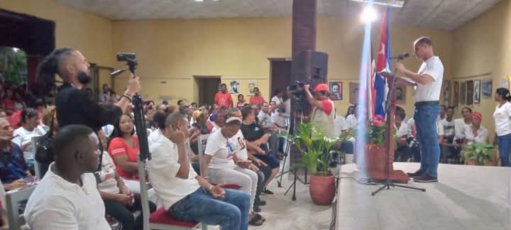 🇨🇺| Se efectuó en el municipio El Salvador, provincia de #Guantánamo, acto municipal en saludo al 66 Aniversario del Triunfo de la Revolución.

#PorUnEneroDeVictoria
#JuntosPodemosMás
#GuerrerosDelGuso