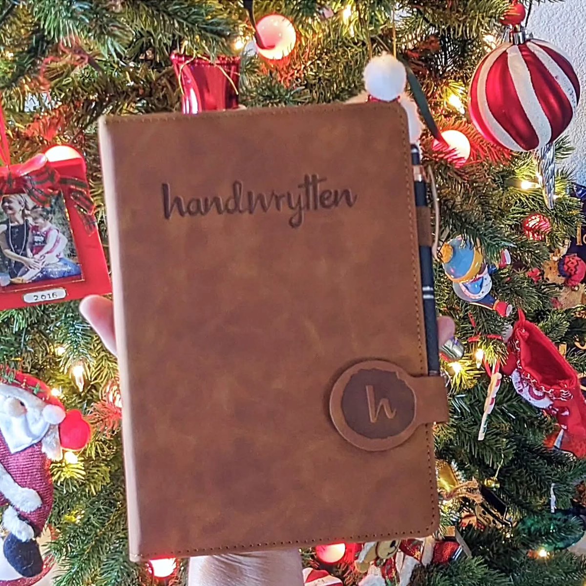 nurse_shannan's tweet photo. 🎄 Check out @Handwrytten! This service is awesome - it allows you to create REAL #cards and #notes written by #robots in pen & ink all in #yourownwords! get $15.00 off your order through the end of December with code: ROBOTLUV h
https://t.co/8VwqBY3eMy https://t.co/2OVNNagPzr