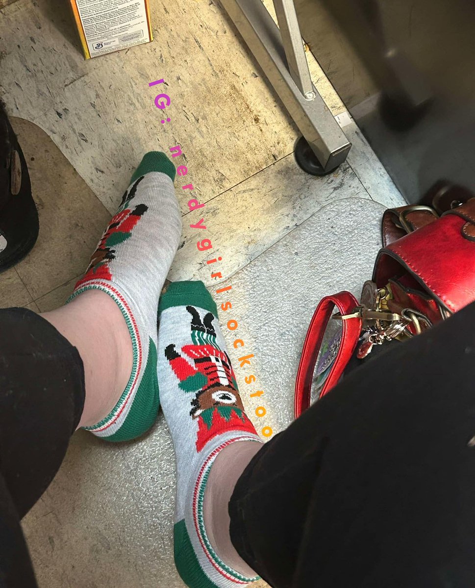 NerdyGirlSocks's tweet photo. For day 4 of my #12DaysofSockmas I wanted to share these cute nutcracker bear socks! 2/2
#dirtysocks #smellysocks #wellworn #anklesocks #sockselfie #socks #cutesocks #socksoftheday #toes #cleansocks #explorepage #whitesocks #noshowsocks #feet #christmassocks https://t.co/afx4WcnRMF