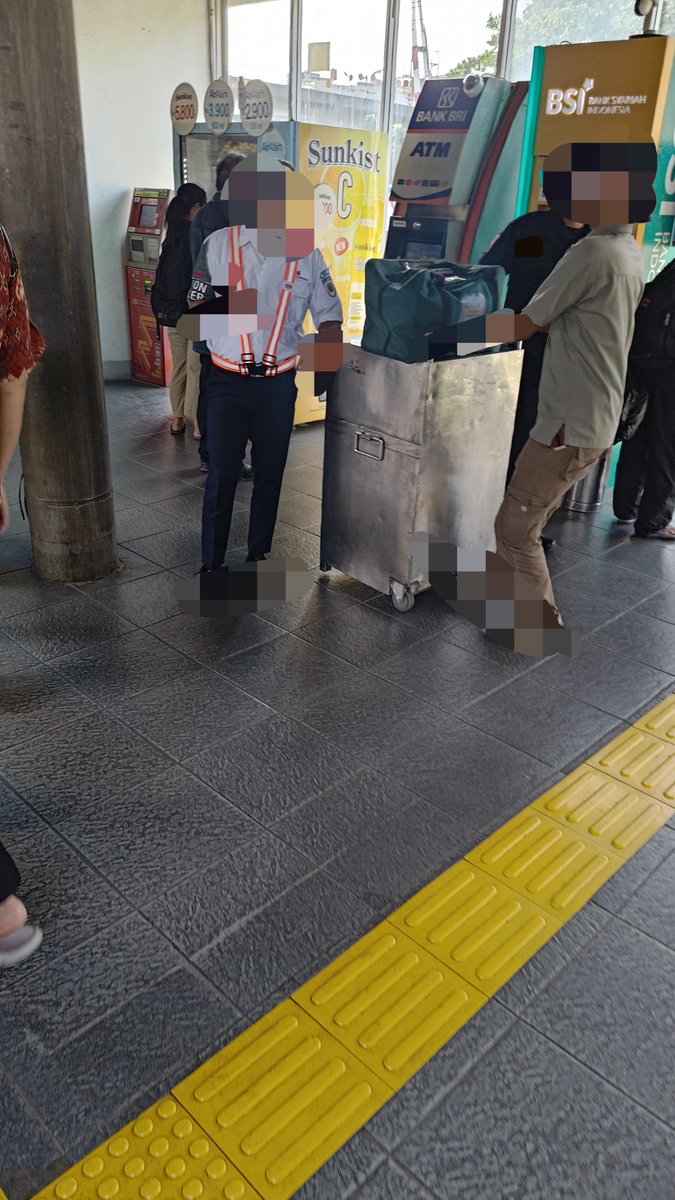 Idzarr_AS's tweet photo. @CommuterLine https://t.co/HRx2YHyoE3