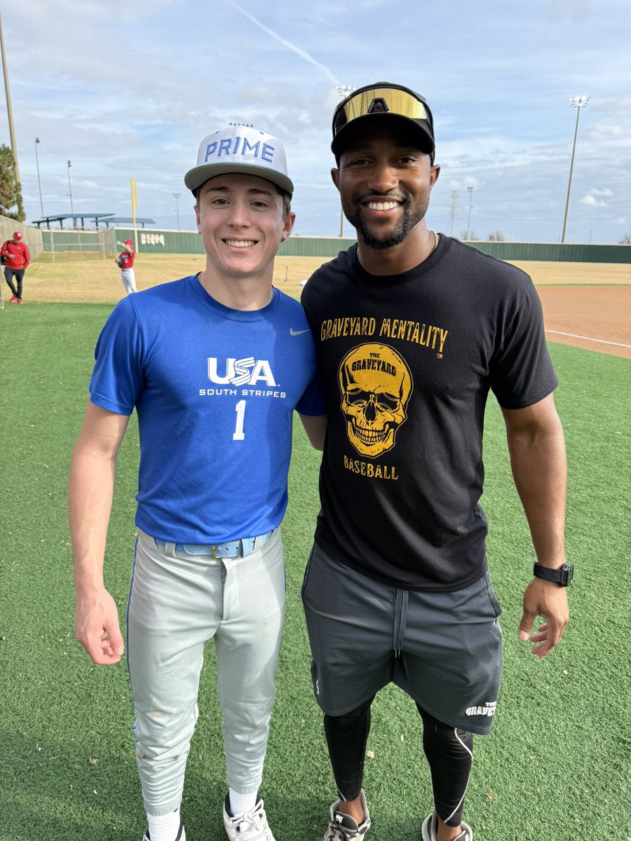 _Connor2027's tweet photo. Had a great time and learned a ton from the @GraveyardOF1 Outfielders Camp. Thank you @CoachButler42 for having me! 

#graveyardmentality 💀

@OlatheWestBSB
@Mike_Zegunis 
@BUncommitted https://t.co/MbROtwo8kW