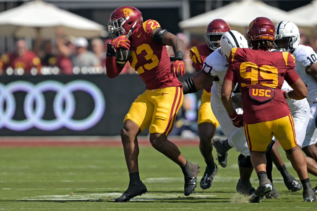 The first chapter is written but there’s still a lot more to go in this story ✍️ Looking back at some of our favorite shots from this season with <a href="/DesmanIi/">Desman Stephens II</a> 📸 

Fight On Desman! ✌️