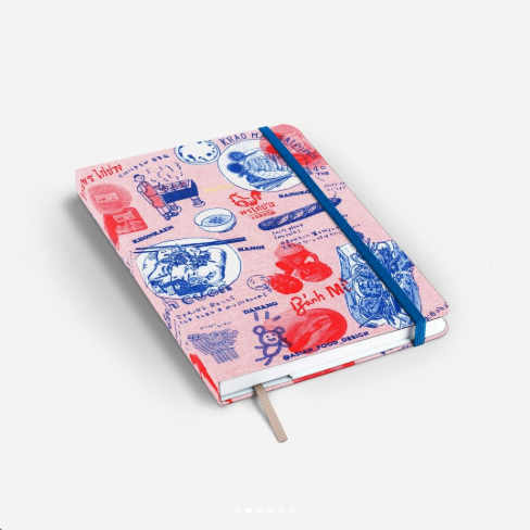 design_asian's tweet photo. このセットは、クアラルンプールアートブックフェアとマレーシアのノートメーカーMosseryさんとのコラボ商品です。本来、マレーシア国内のみの販売でしたが、特別に現地から10冊持ち帰りました。

🔗購入用ページはプロフィールのリンクから
https://t.co/fAq55hwDa8 https://t.co/keAxWVtXUy