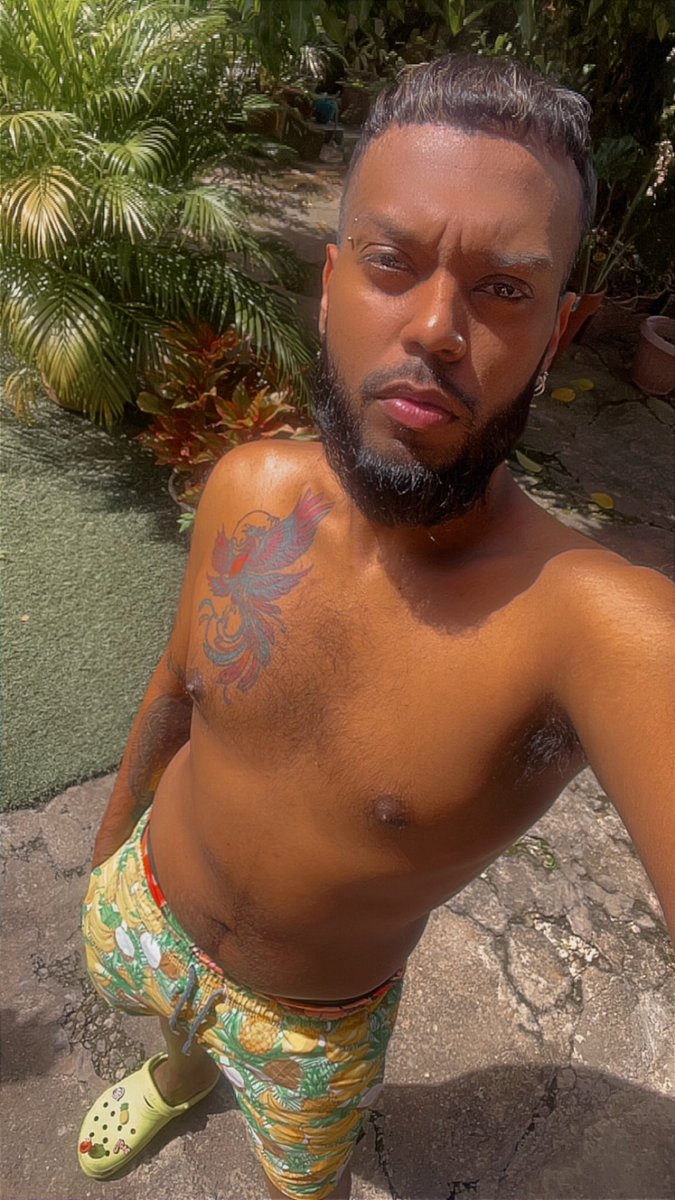 Baby_Bear___'s tweet photo. Sunkissed 💛 https://t.co/9QQmOdh9Vg