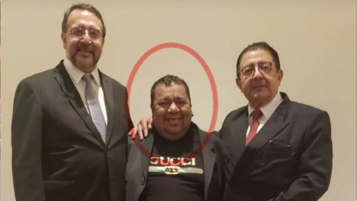 noelDAVS's tweet photo. @FGR_SV También  deberían  de investigar sus contactos sus "amigotes' de ese degenerado https://t.co/oQR0JyaEGu