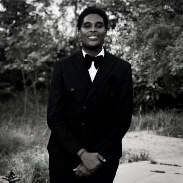 _KurtRamon's tweet photo. #NewProfilePic In a world full of trends…I choose to remain a classic! https://t.co/3CQlIFgAkR