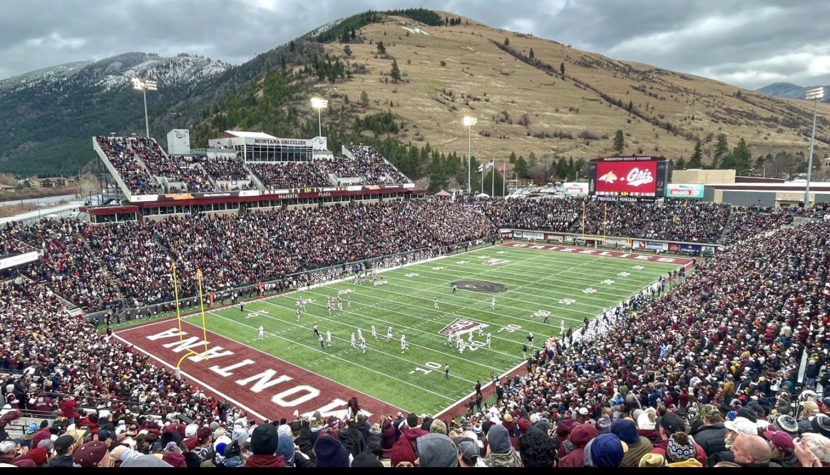 smoltz_29's tweet photo. I have been working and dreaming about  this opportunity for a long time. I am excited to announce that after a great talk with @coachcooperUM, I have received my 1st Division 1 offer from  @MontanaGrizFB https://t.co/08MIiRosC9