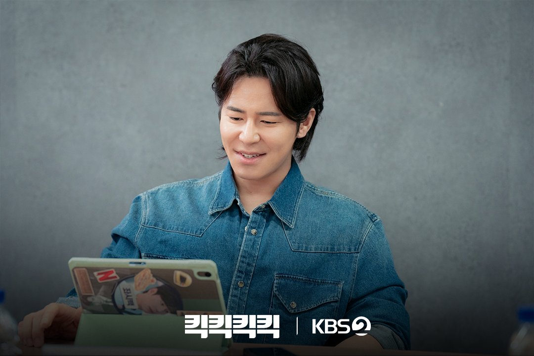MyloveKBS's tweet photo. [#킥킥킥킥] 대본리딩 현장 공개 💫

✔️ 천만배우 '지진희'와 한때 스타피디 '조영식PD'가 콘텐츠 제작사를 설립하고 구독자 300만을 향해 달려가는 오피스 코미디 드라마.

KBS2 새 수목드라마 [킥킥킥킥]
2025년 2월 5일 첫 방송

#KBS #KBS2 #KDRAMA #킥킥킥킥 #지진희 #이규형 #백지원 #이민재 https://t.co/teSRiCRPBn