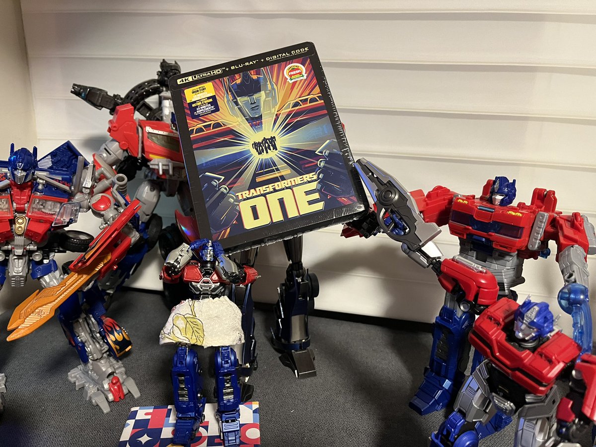 AncientKirin's tweet photo. ITS HERE‼️‼️🥺❤️❤️
Same day as released day YAYY
I dont even want to destroy the plastic around it 😭

#TransformersOne https://t.co/kKi1aM85VO
