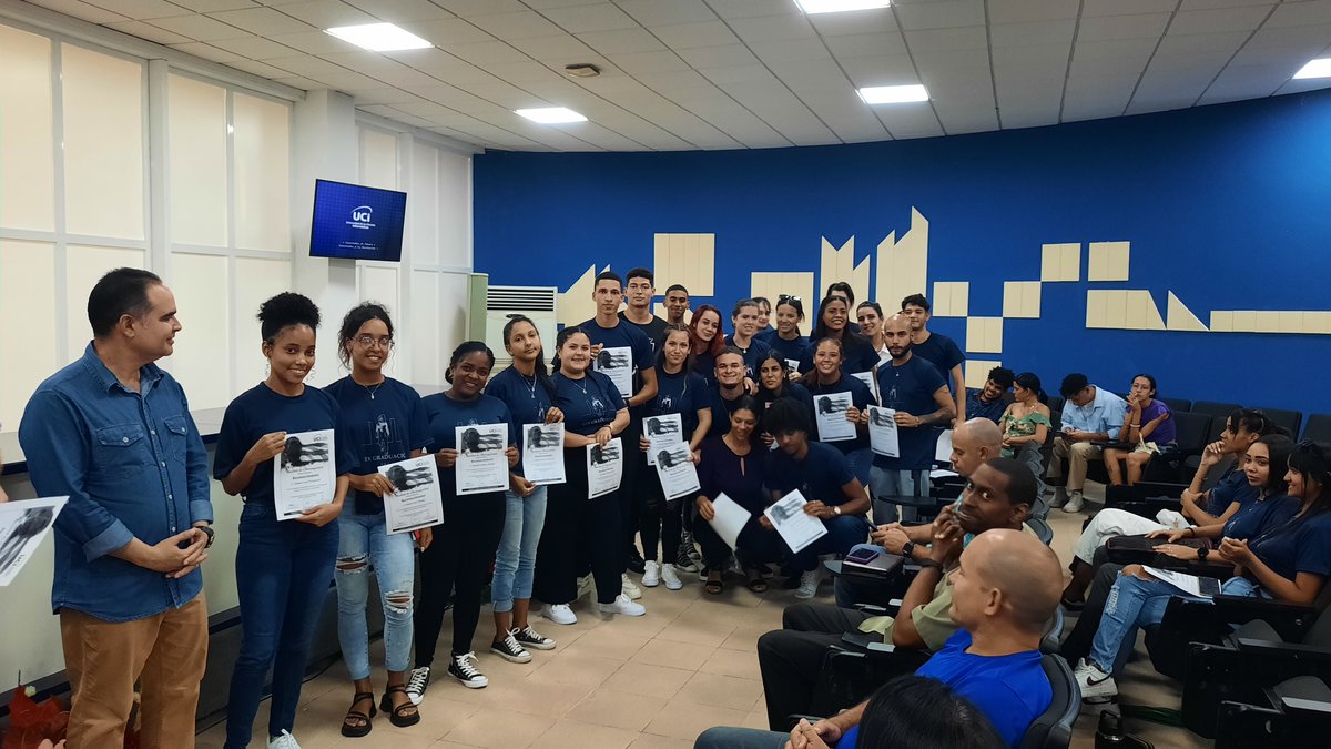 👉 La Facultad de Ciberseguridad realizó #hoy su Acto de Culminación, espacio de reconocimiento y rememoración de la trayectoria de sus estudiantes que se gradúan este 19 de diciembre.
¡Muchas Felicidades a todos los graduados y éxitos en la vida laboral!
#SomosUCI
