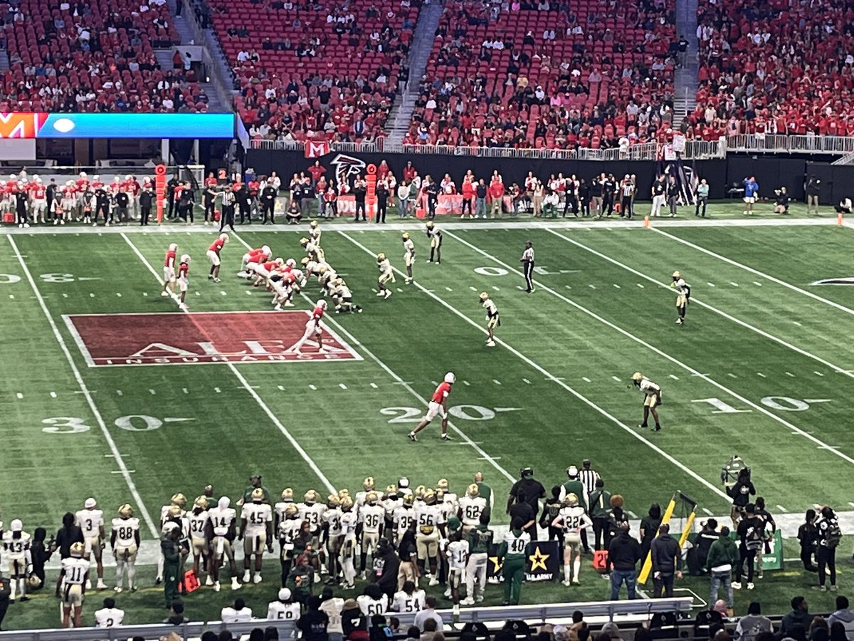 #BigLangston 💚💙💚💙#OneFulton! <a href="/LHughesNews/">Langston Hughes High School</a> v <a href="/MiltonHighSch/">Milton High School</a>! Great night for <a href="/FultonCoSchools/">FultonCountySchools</a>