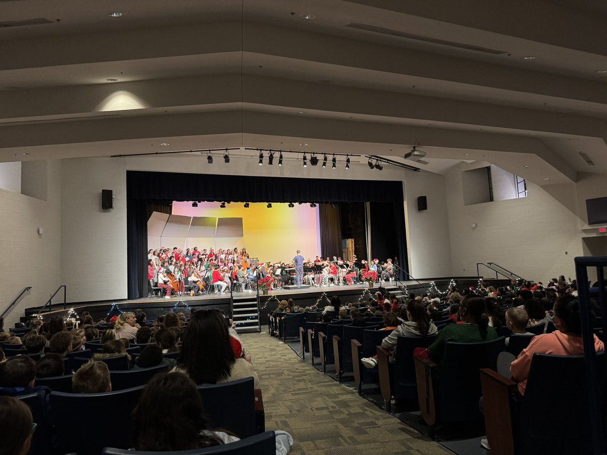 Miss Kerr tweet media